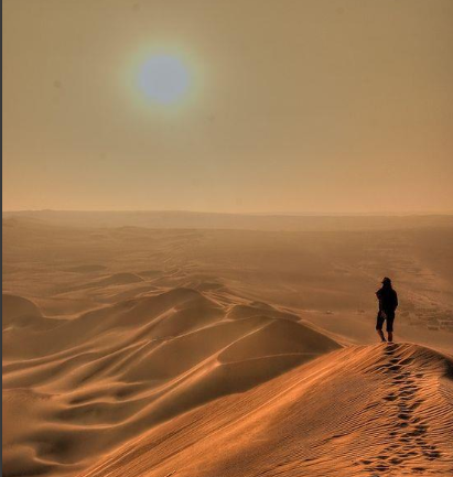 "Reconnexion avec soi" à travers une marche consciente dans le désert