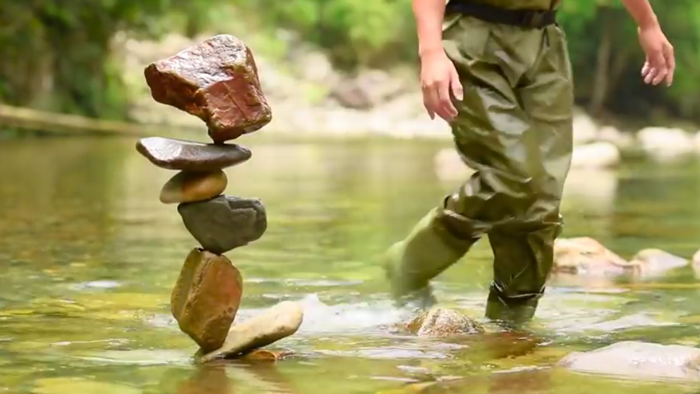 Les cailloux en équilibre L’art du Stone Balancing